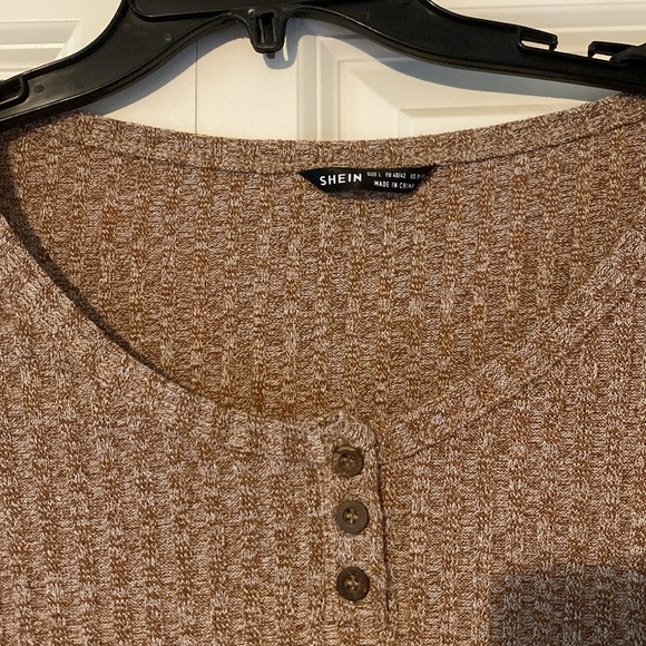 Bell sleeve top - Picture 3 of 4